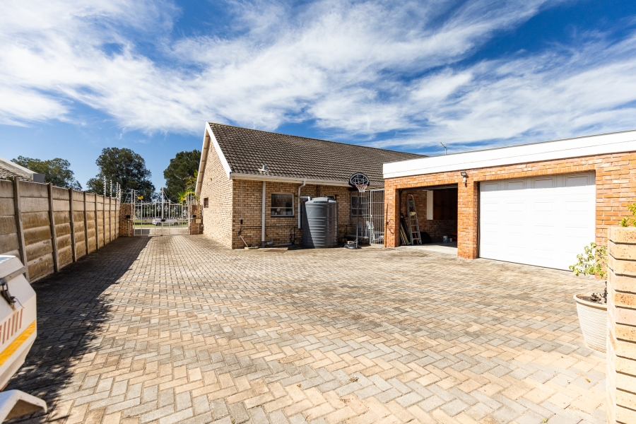 4 Bedroom Property for Sale in Summerstrand Eastern Cape